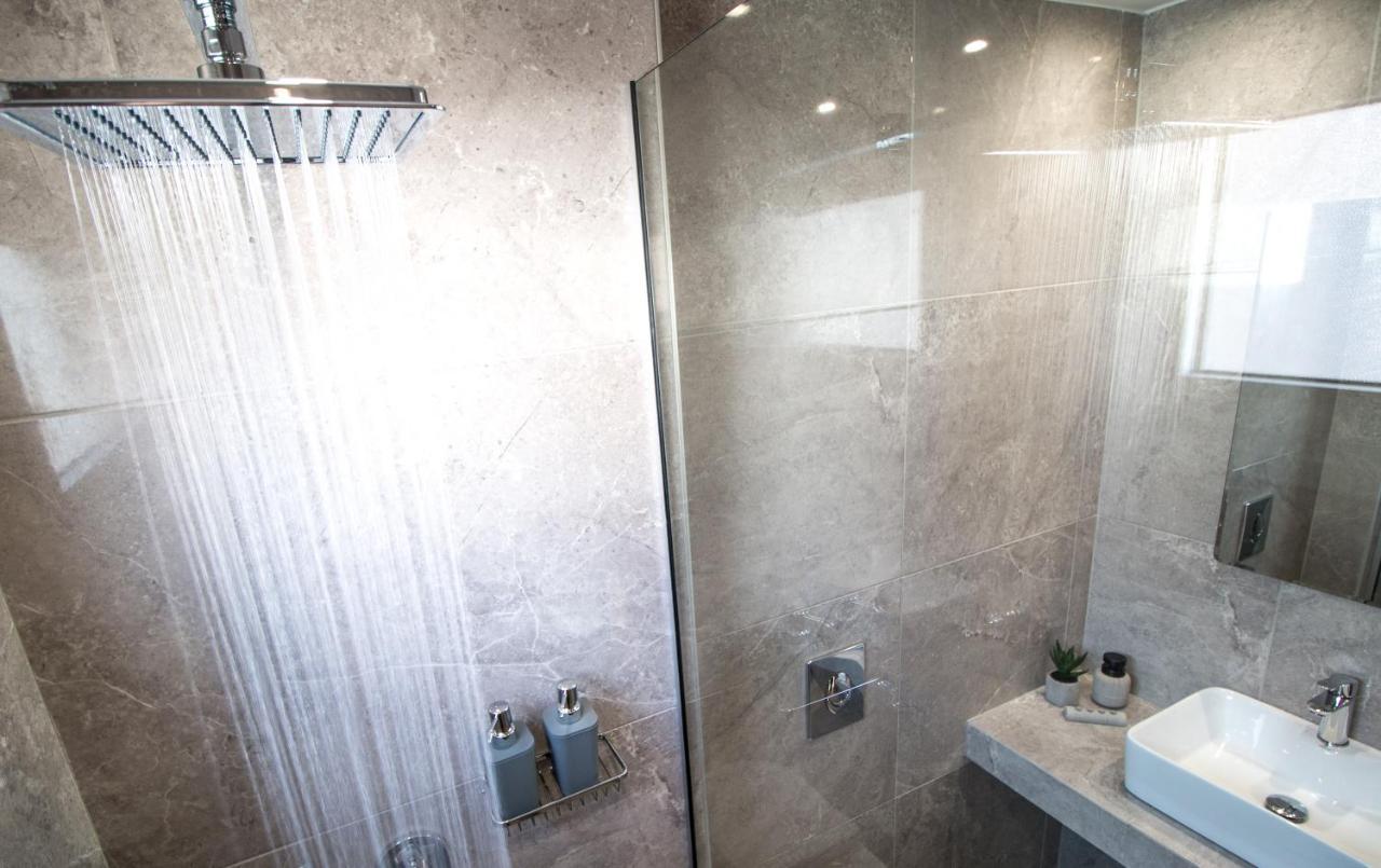Aelia Seaside Luxury Suites Nea Karvali Ngoại thất bức ảnh