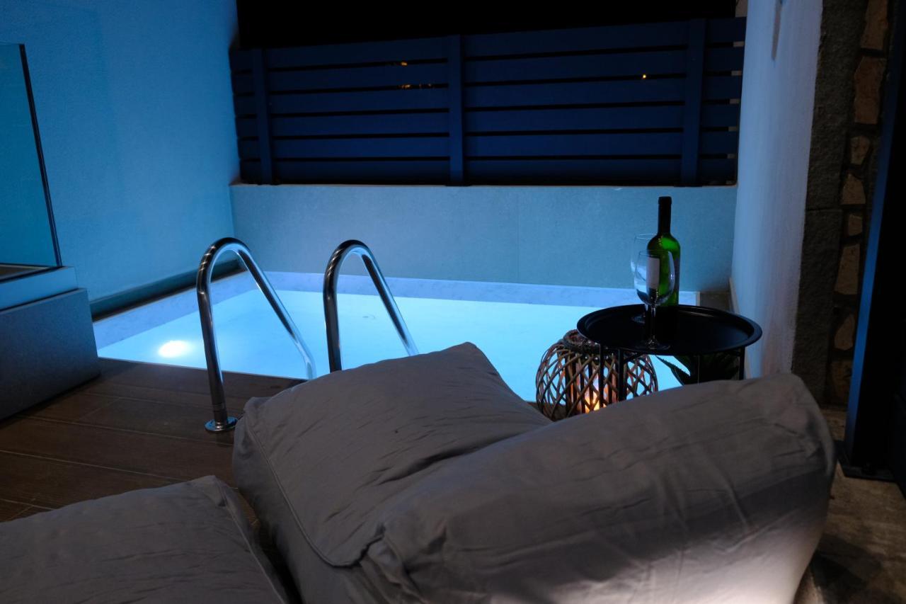 Aelia Seaside Luxury Suites Nea Karvali Ngoại thất bức ảnh